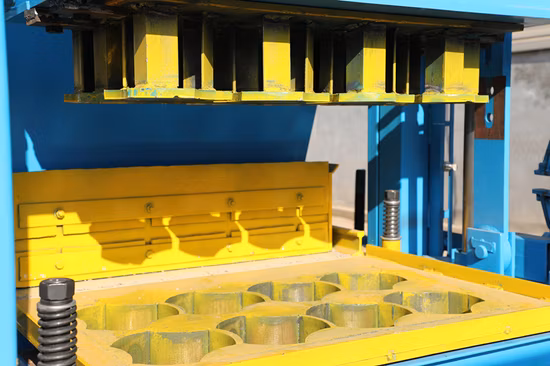 レンガ、コンクリート石、セメント、その他の材料を製造するための商業用ブロック製造機